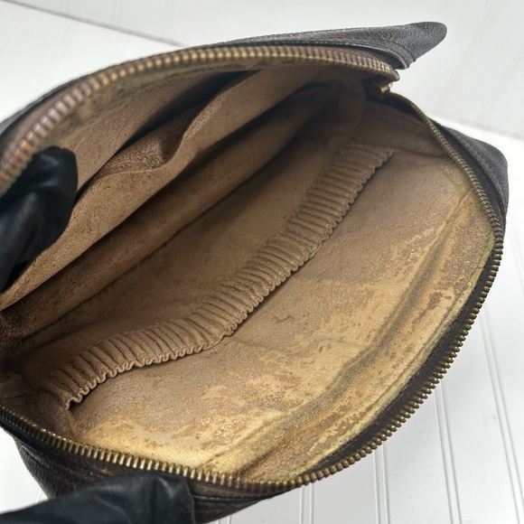 Louis Vuitton Trousse 23 Unisex
Brown Monogram canvas Cosmetic Bag - Picture 13 of 14